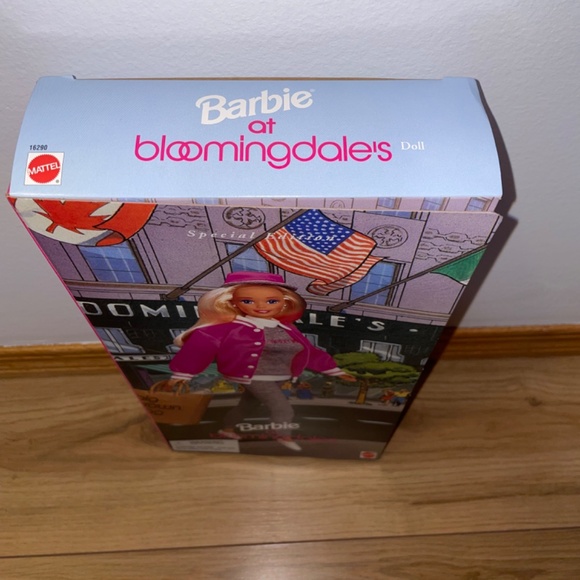 BARBIE - Bloomingdale’s Doll - Vintage 1996 Special Edition - MIB - Picture 5 of 12